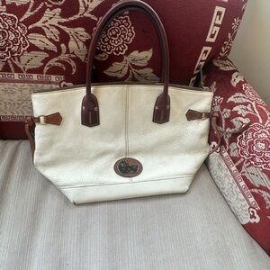 Dooney and Burke Elegant Cream and Brown Tote Bag 🎁🎁🎊🎊🎊🎊🎁🎊🎊🎊🎊